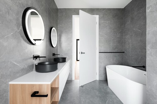 Bathroom Remodeling Trends: What’s Hot in 2024